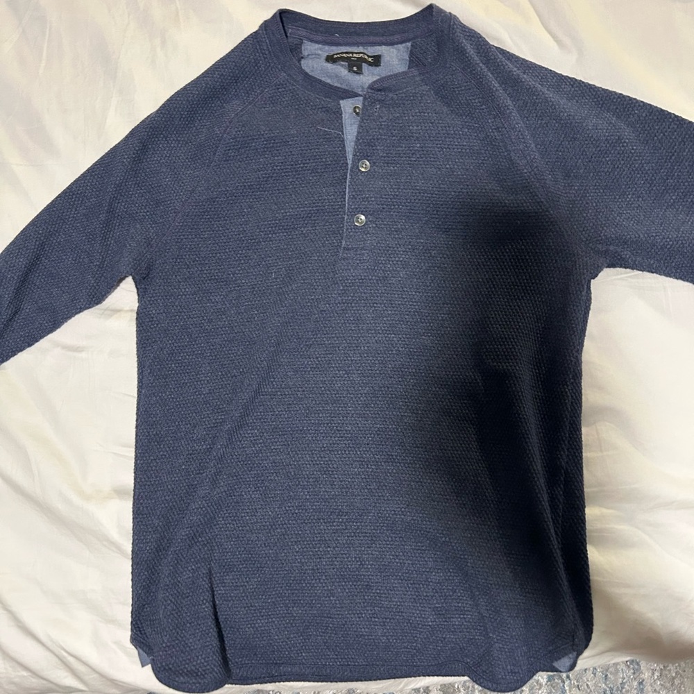 Banana Republic Men's Blue Henley Shirt